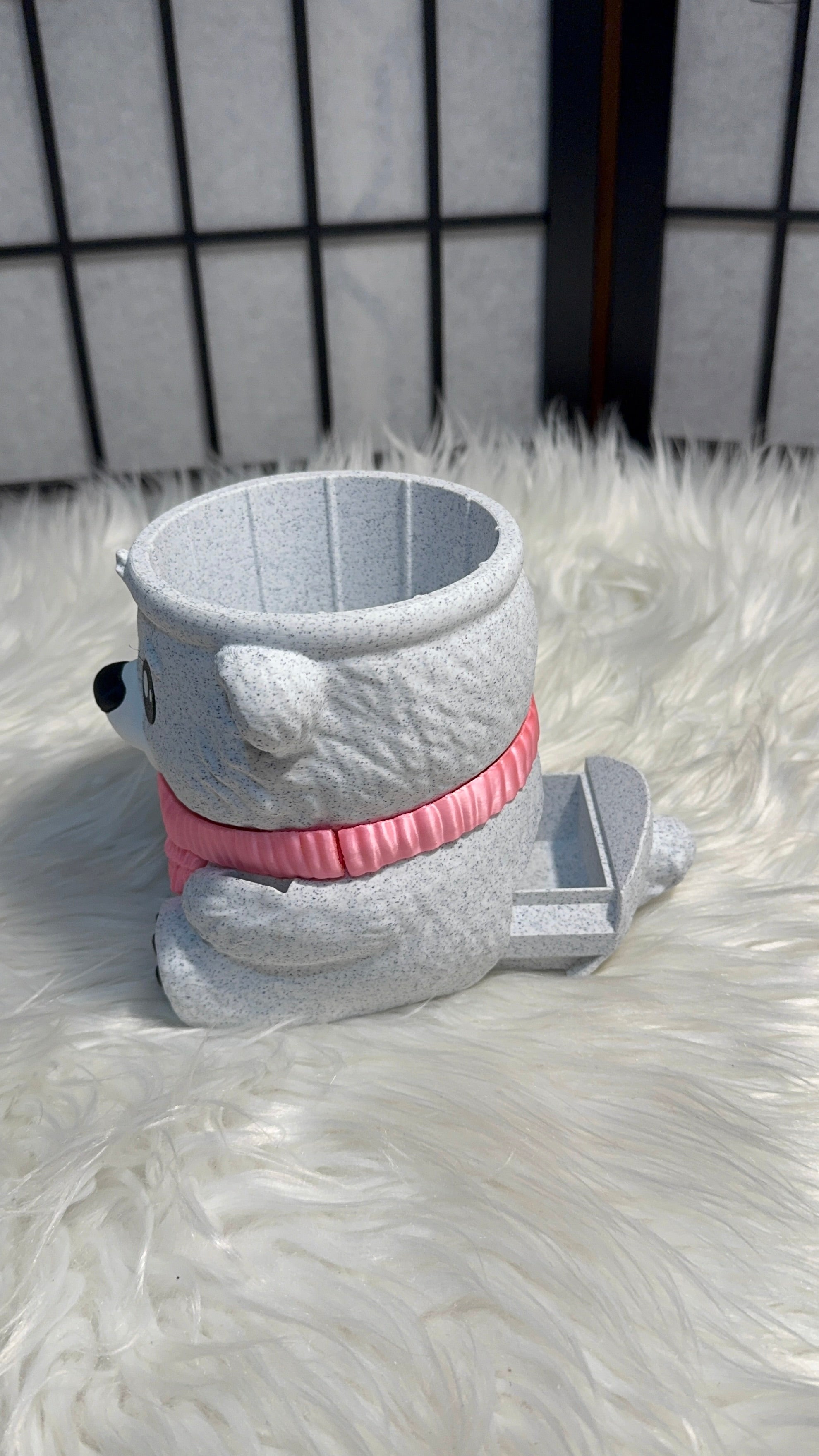 Pawblo the Icebear Ice Cream Holder