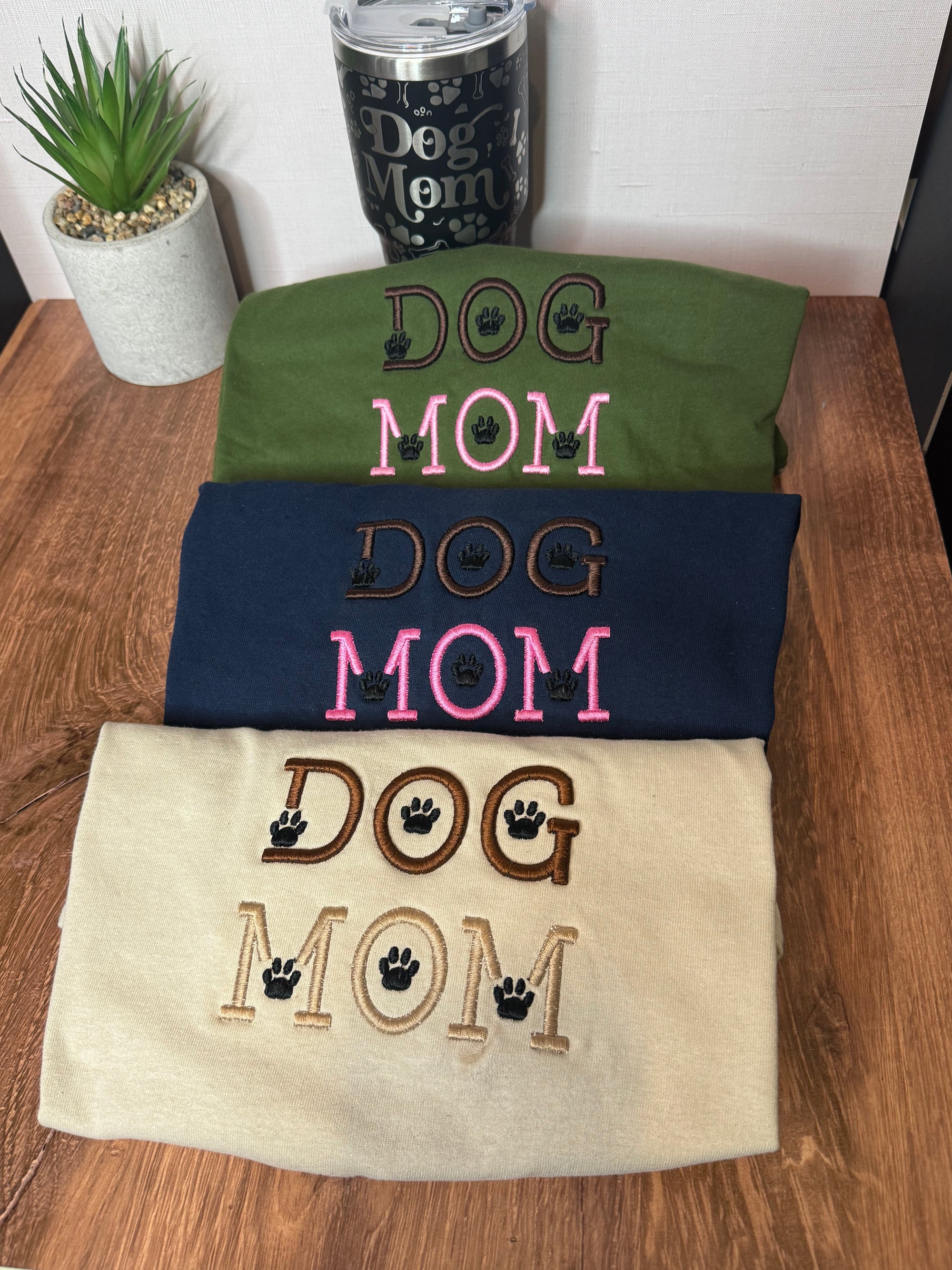 Dog Mom Puff Font T-shirt